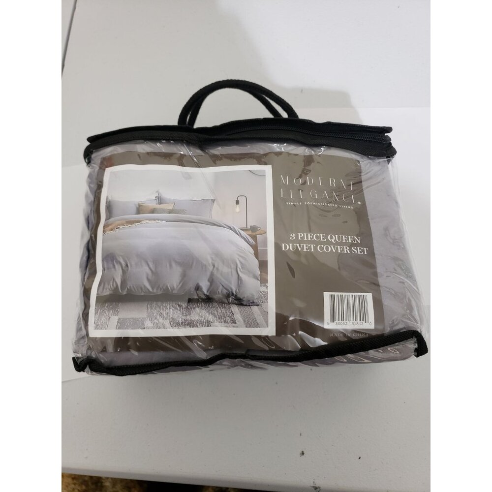 Moderne Elegance gray three piece duvet cover set, size Queen